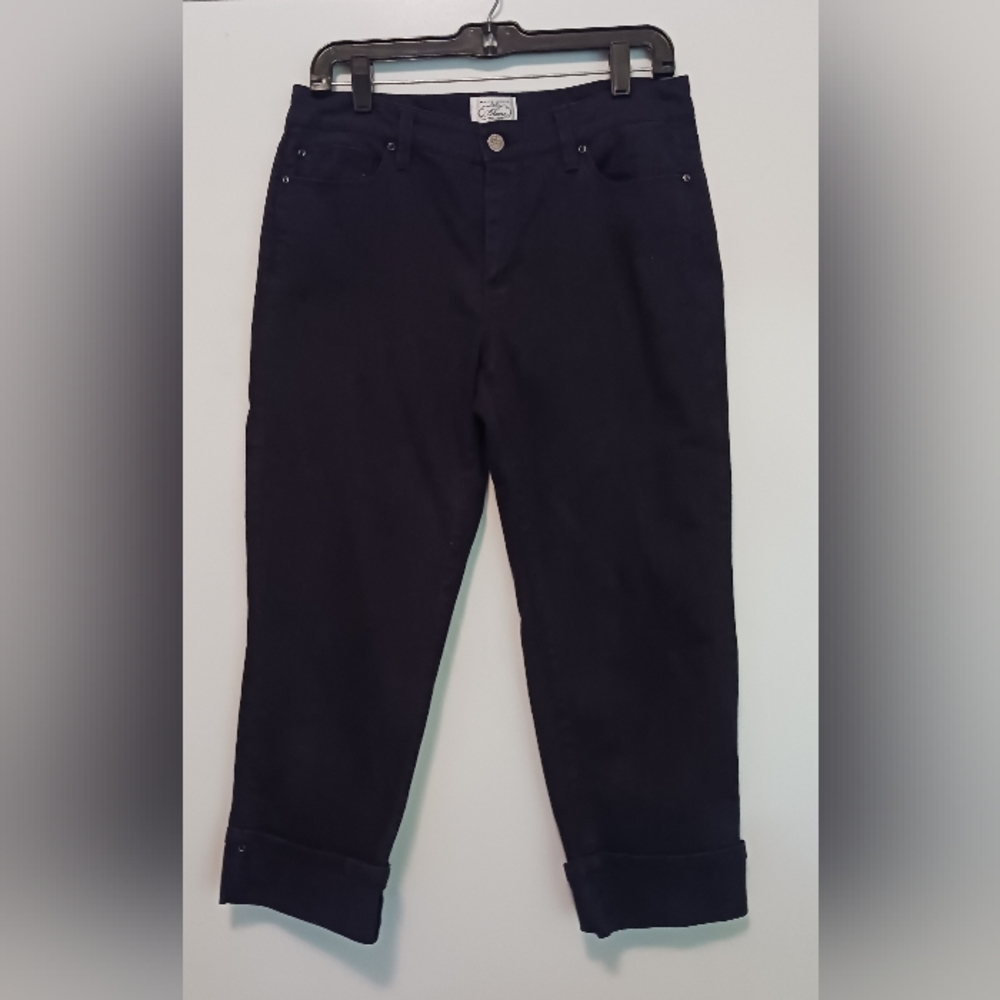 White House Black Market Woman's Capris Sz 8